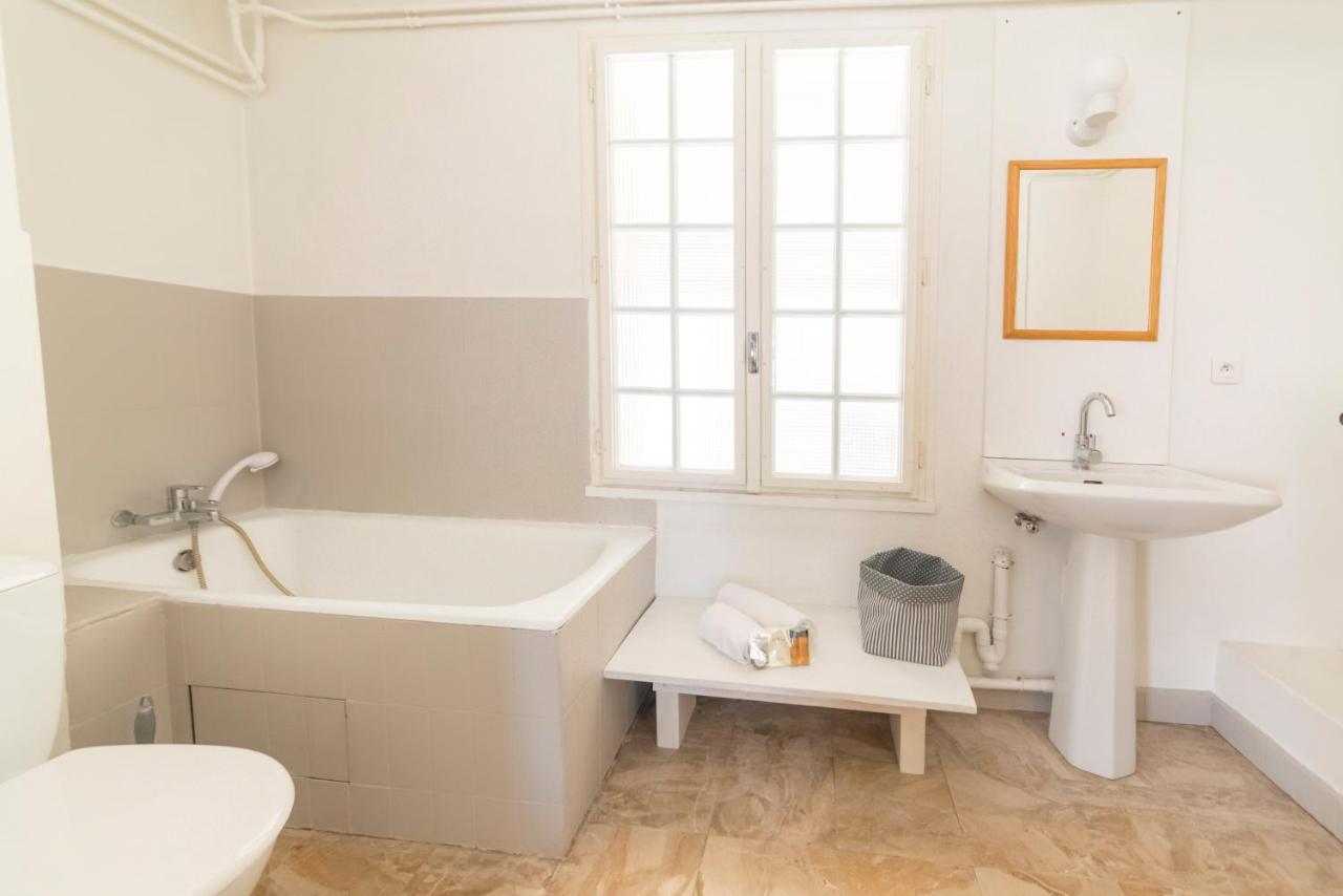 Appartement De Charme - Vue Sur Remparts - Wifi Gratuit - Parking Payant A Proximite Aviñón Exterior foto
